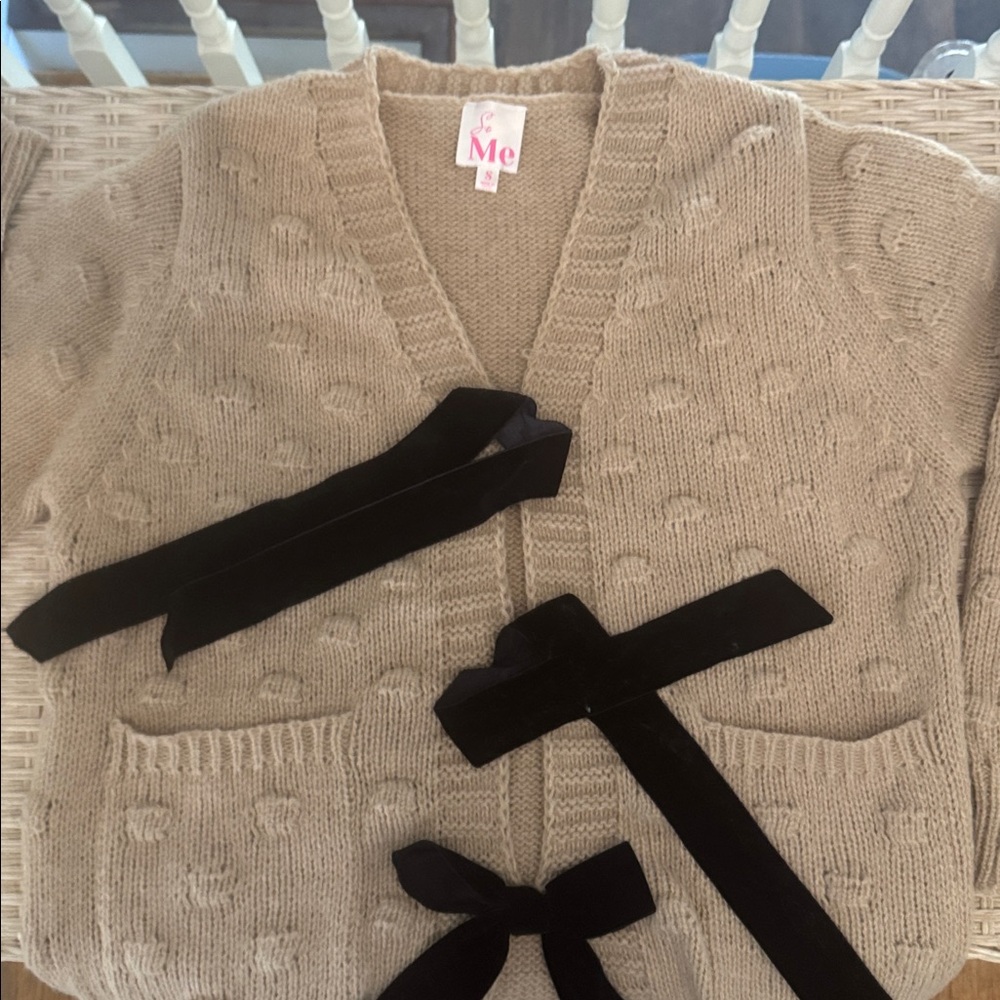So Me Tan Knitwear. Velvet bows